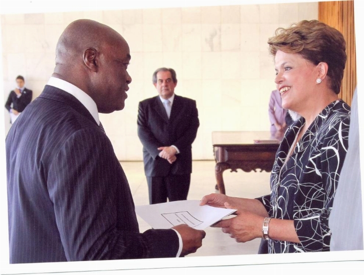 Diplomatie: le nouvel ambassadeur de Côte d`Ivoire au Brésil a présenté ses Lettres de Créance à Mme Dilma Roussef